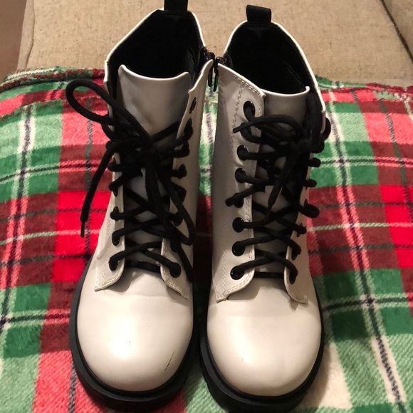 NWOB Unr8ted WHITE combat boots - Picture 1 of 7